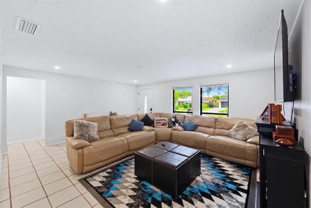 For Sale: $419,900 (3 beds, 2 baths, 1640 Square Feet)