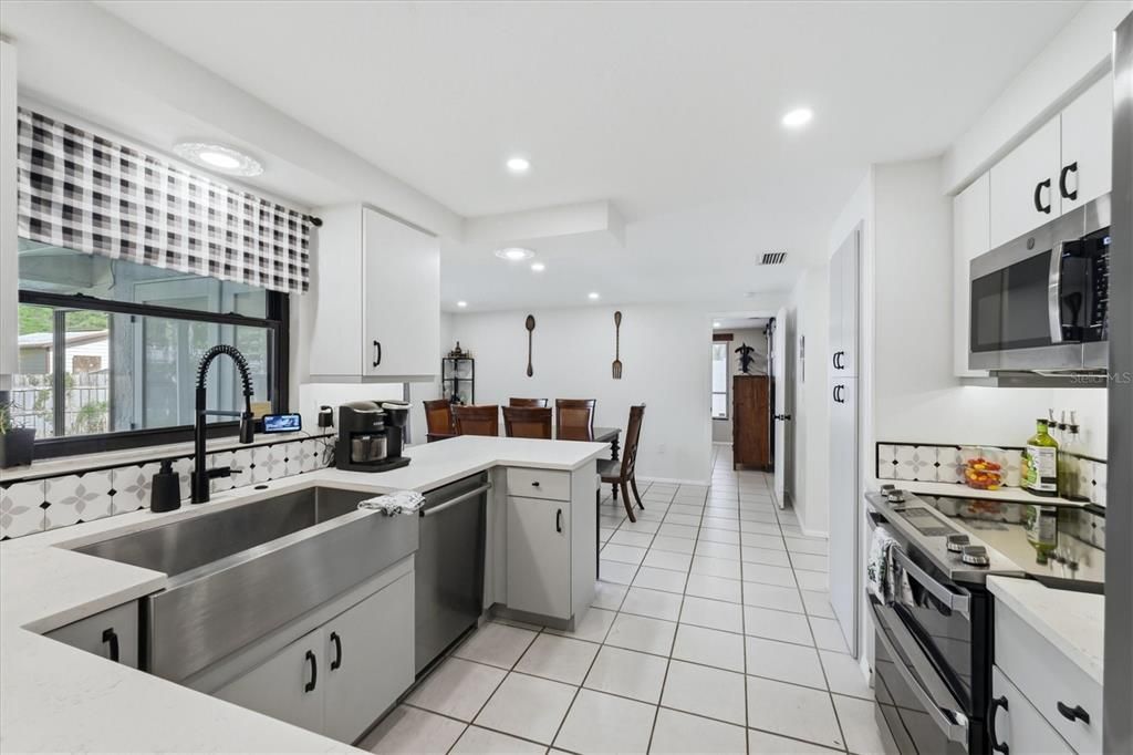 For Sale: $419,900 (3 beds, 2 baths, 1640 Square Feet)