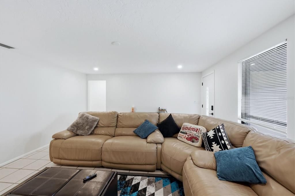 For Sale: $419,900 (3 beds, 2 baths, 1640 Square Feet)