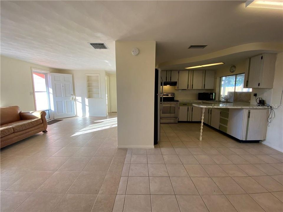 For Rent: $1,450 (2 beds, 1 baths, 1040 Square Feet)
