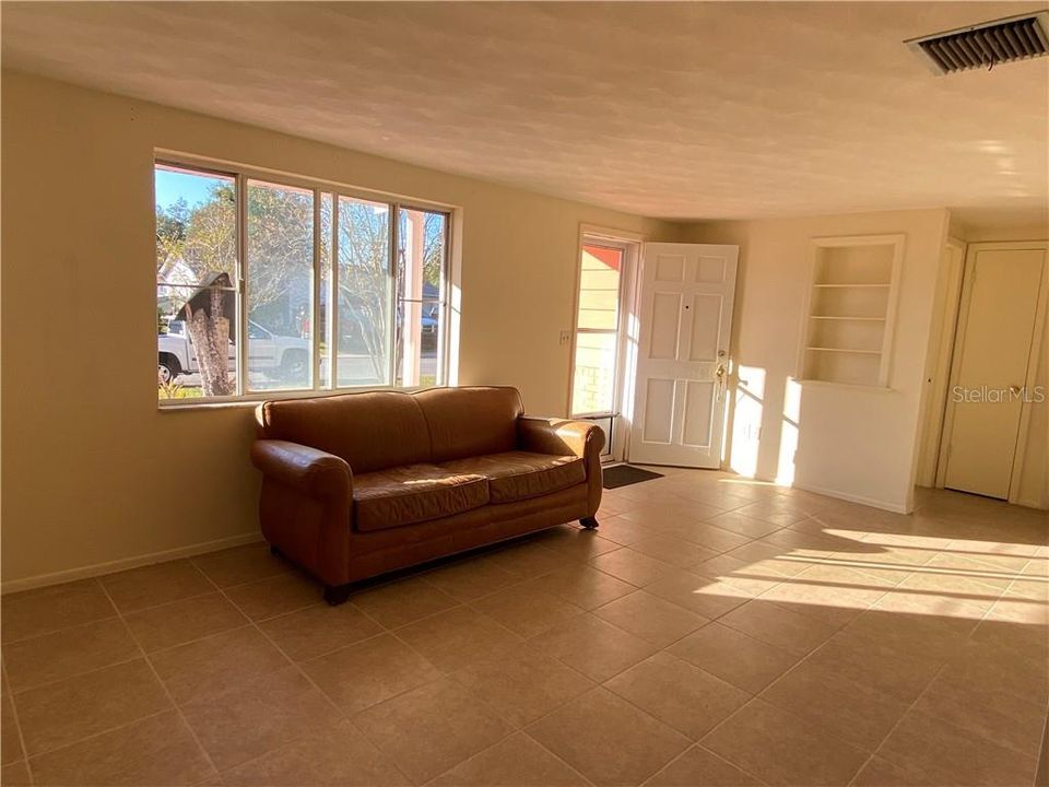 For Rent: $1,450 (2 beds, 1 baths, 1040 Square Feet)