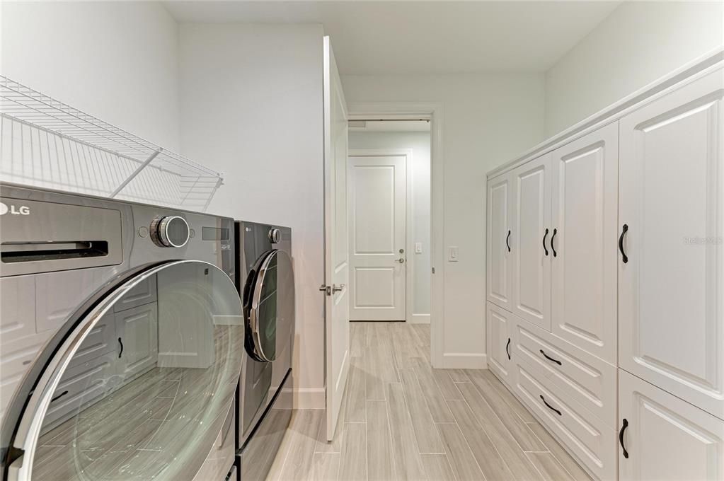 For Sale: $728,000 (3 beds, 2 baths, 2084 Square Feet)
