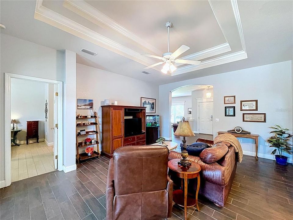 На продажу: $499,900 (4 спален, 3 ванн, 2333 Квадратных фут)