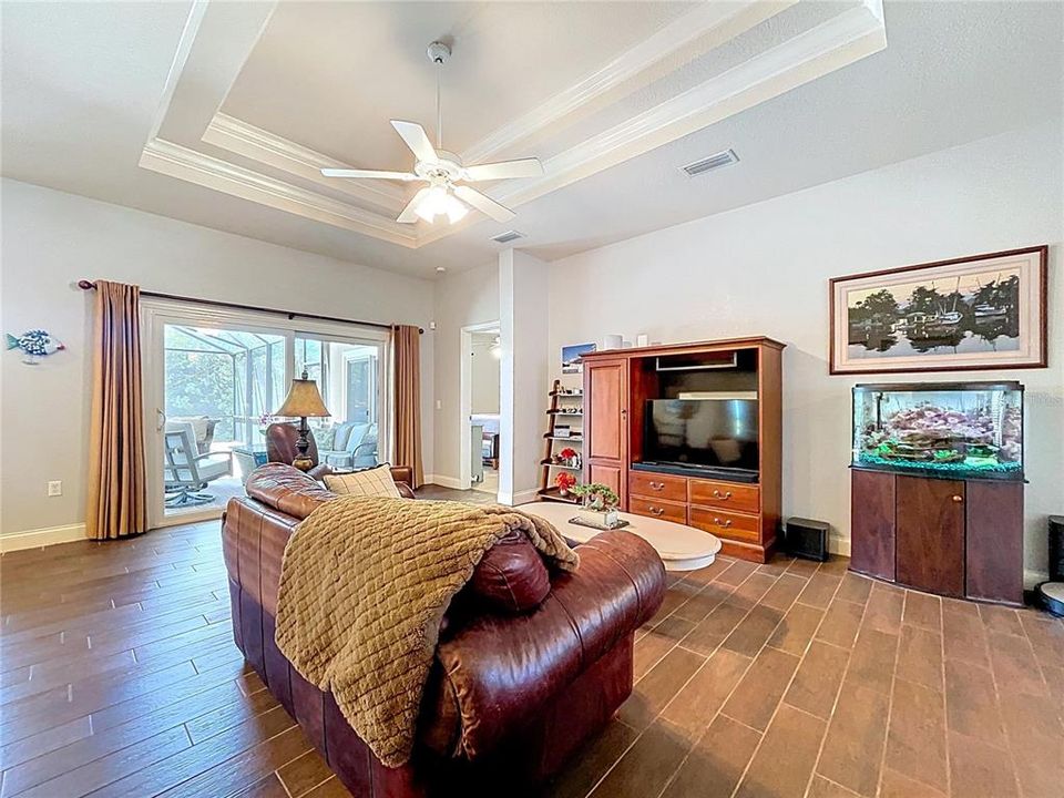 На продажу: $499,900 (4 спален, 3 ванн, 2333 Квадратных фут)