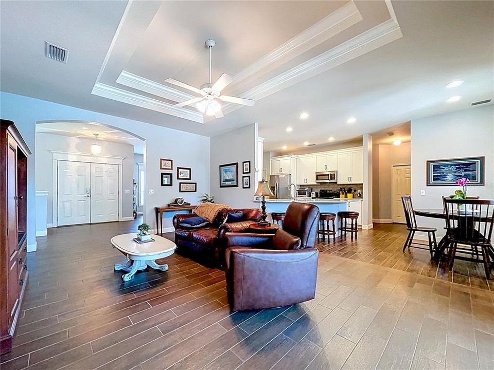На продажу: $499,900 (4 спален, 3 ванн, 2333 Квадратных фут)