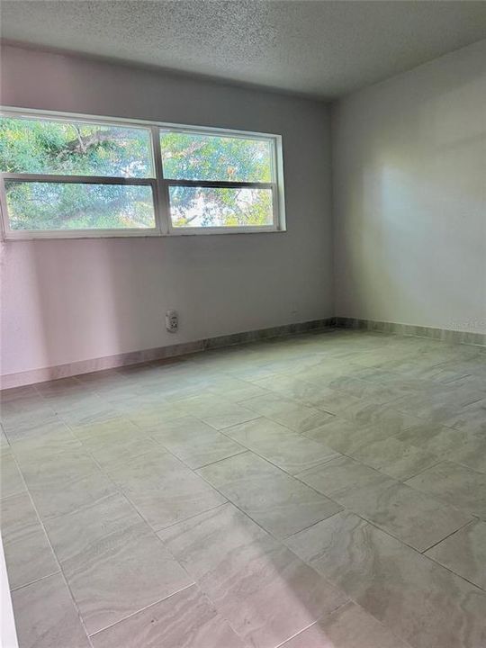 На продажу: $223,000 (2 спален, 2 ванн, 835 Квадратных фут)