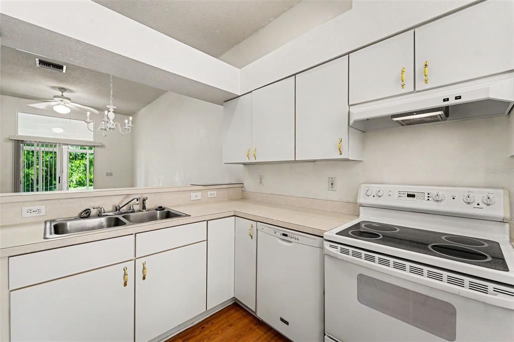 En Venta: $172,000 (2 camas, 2 baños, 986 Pies cuadrados)