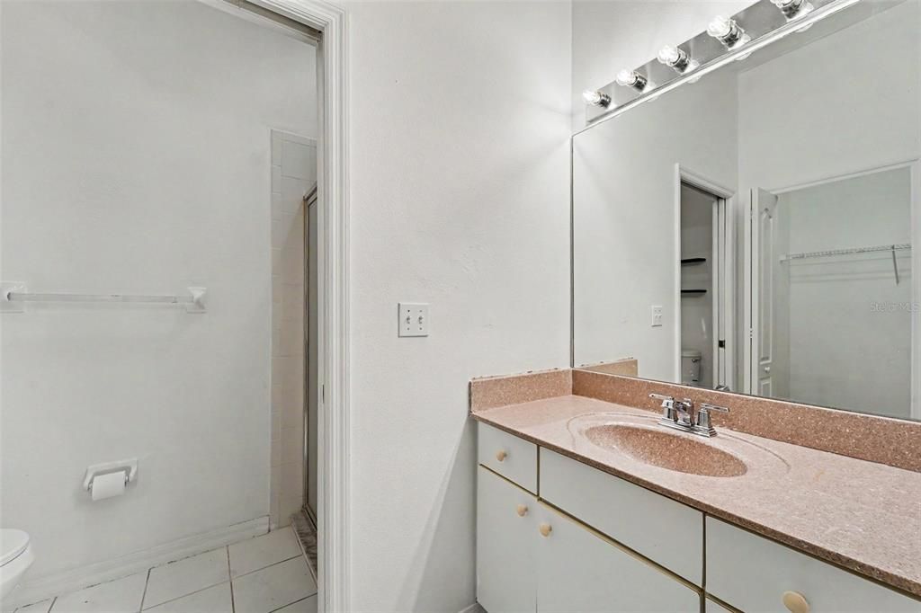 En Venta: $172,000 (2 camas, 2 baños, 986 Pies cuadrados)