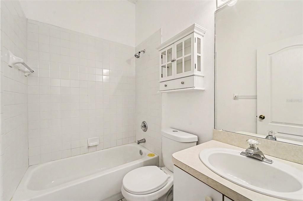 En Venta: $172,000 (2 camas, 2 baños, 986 Pies cuadrados)