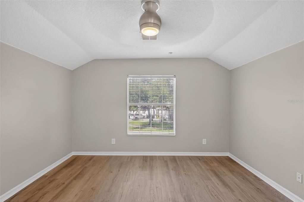 En Venta: $729,900 (4 camas, 3 baños, 2304 Pies cuadrados)