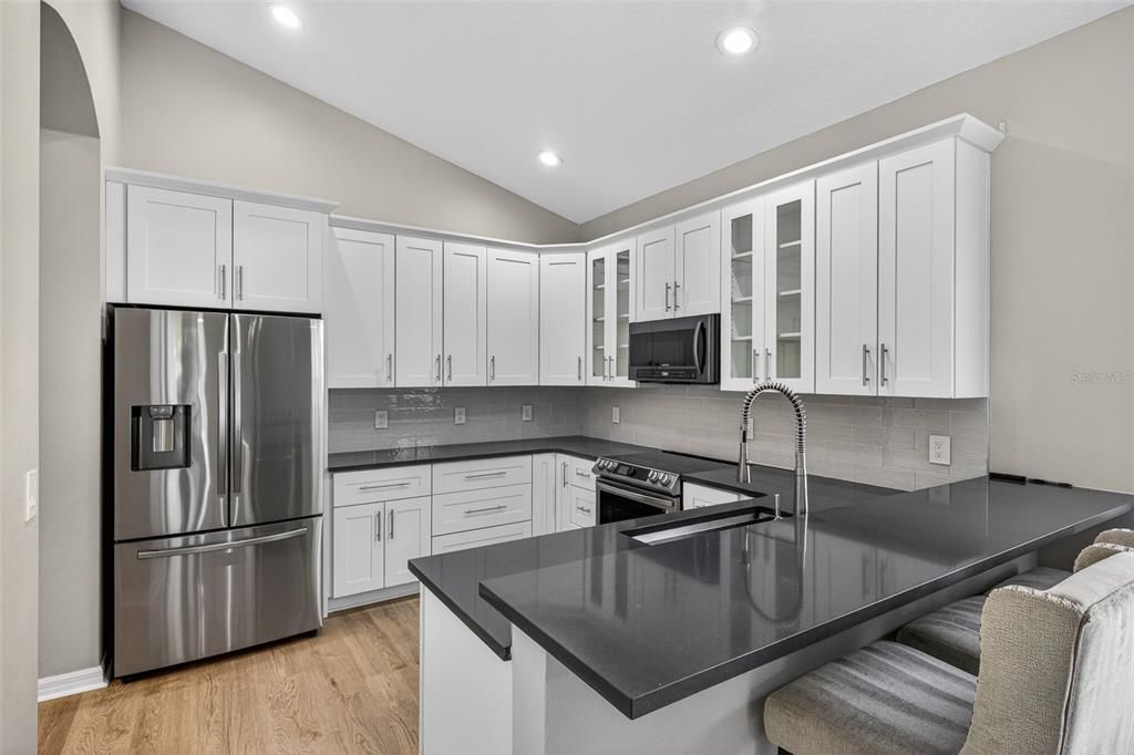 En Venta: $729,900 (4 camas, 3 baños, 2304 Pies cuadrados)