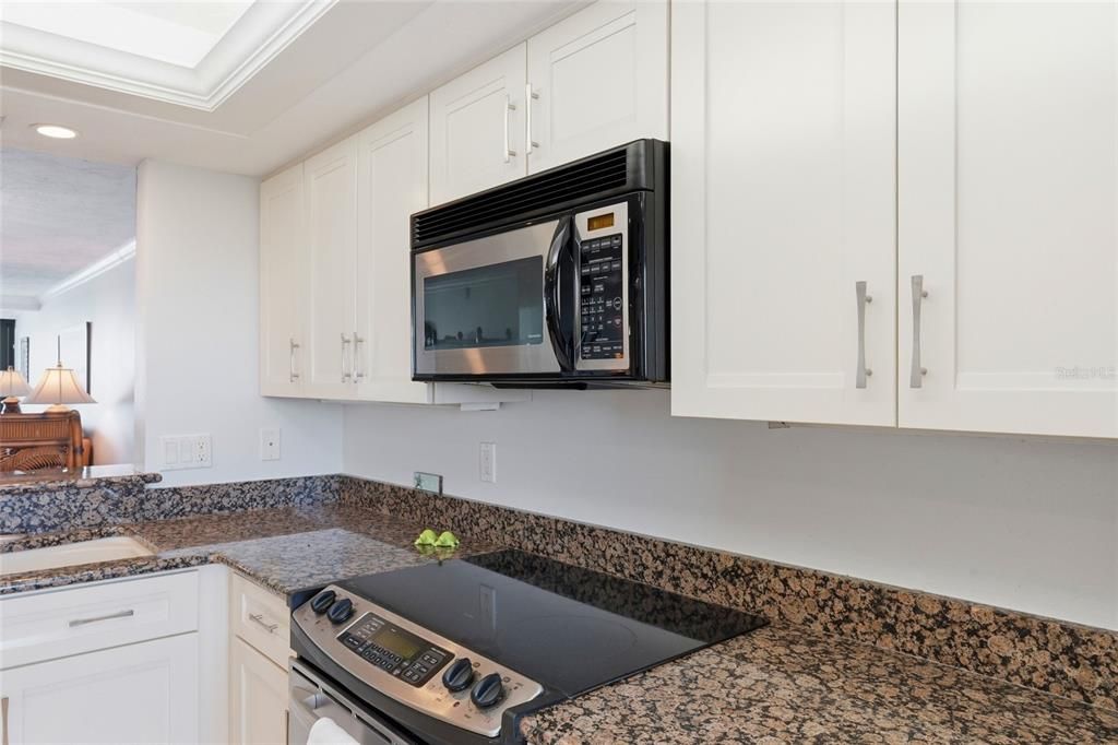 For Sale: $585,900 (2 beds, 2 baths, 1233 Square Feet)