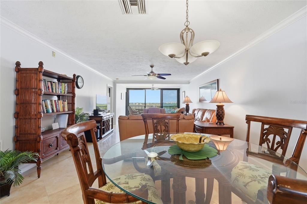 For Sale: $585,900 (2 beds, 2 baths, 1233 Square Feet)