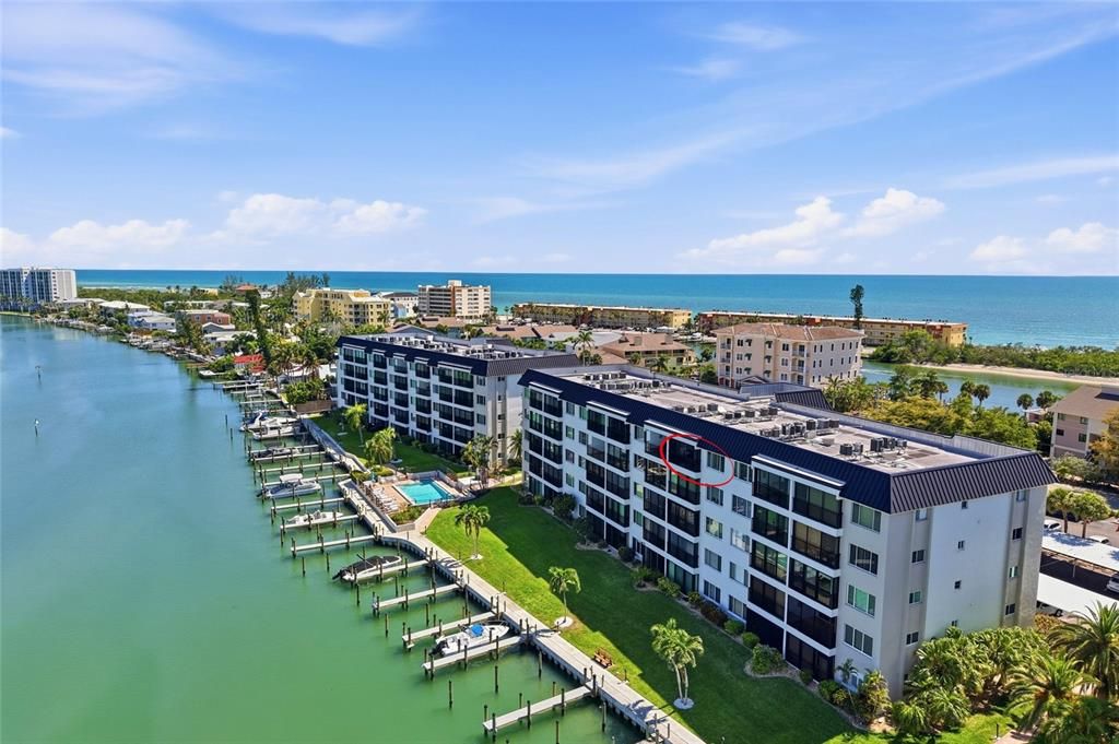 For Sale: $585,900 (2 beds, 2 baths, 1233 Square Feet)