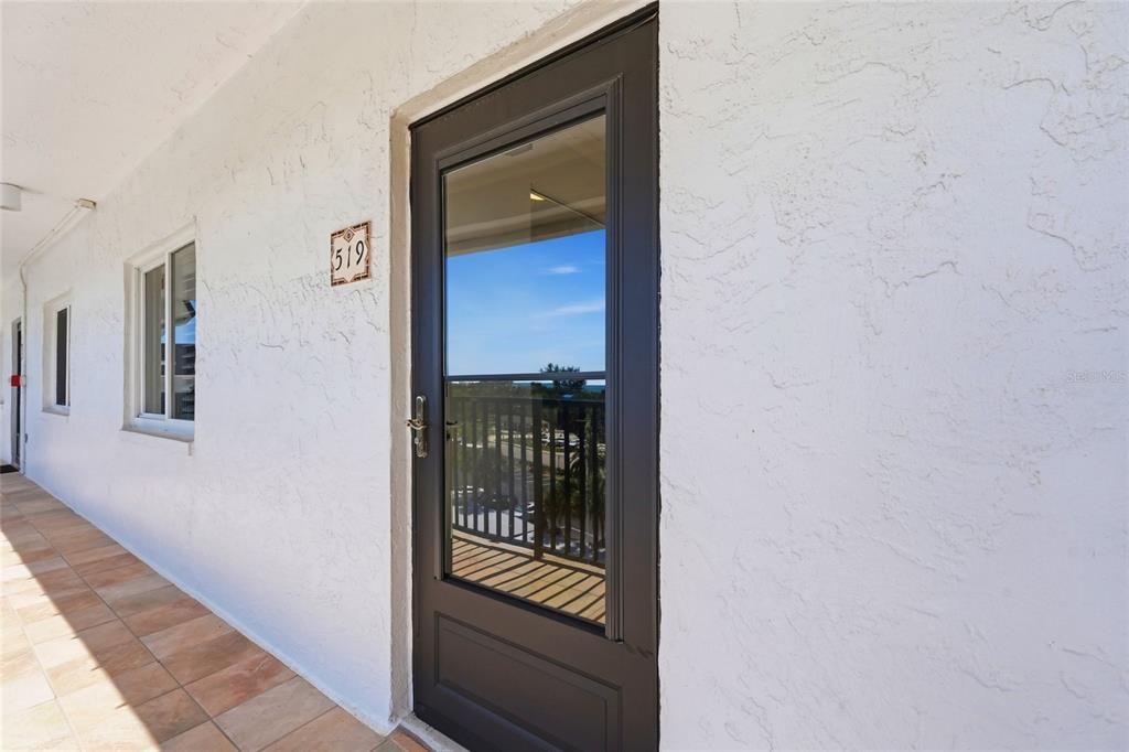 For Sale: $585,900 (2 beds, 2 baths, 1233 Square Feet)