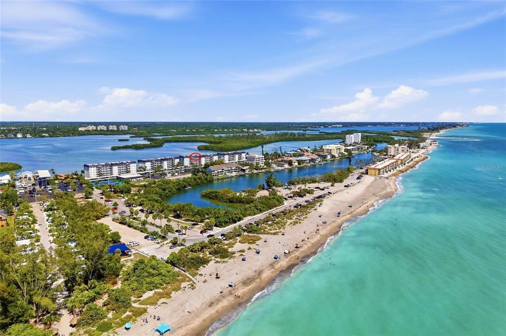 For Sale: $585,900 (2 beds, 2 baths, 1233 Square Feet)
