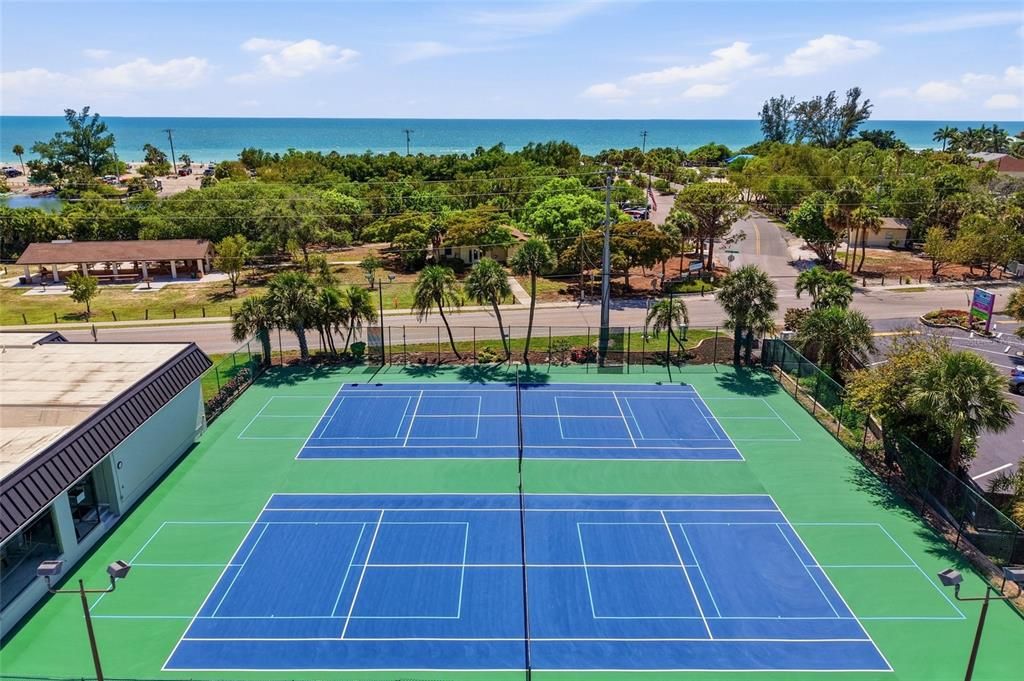 For Sale: $585,900 (2 beds, 2 baths, 1233 Square Feet)