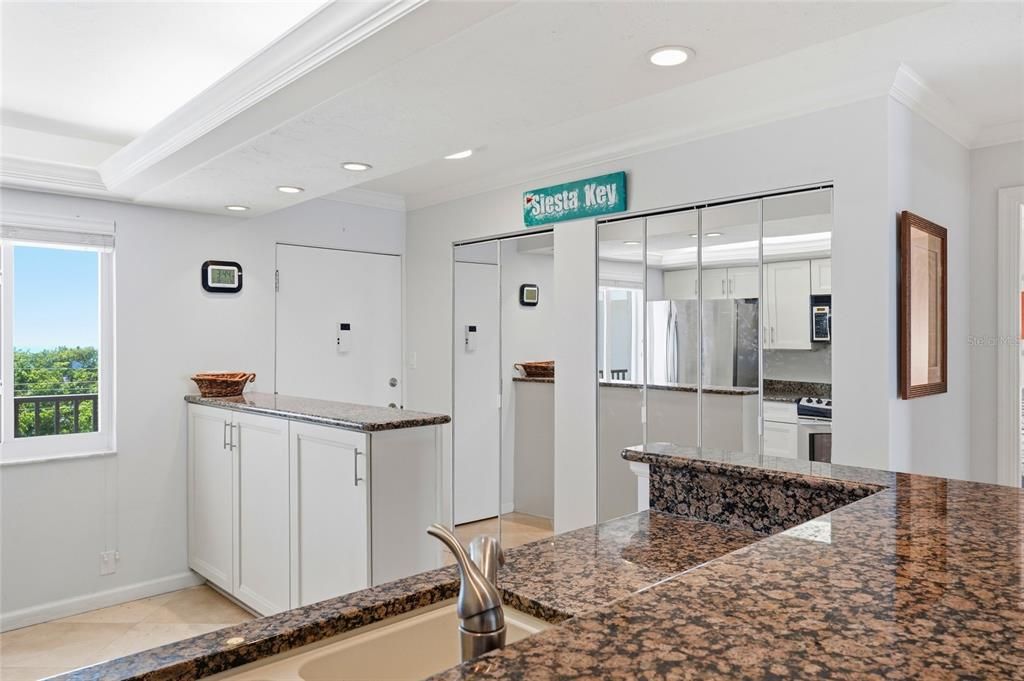 For Sale: $585,900 (2 beds, 2 baths, 1233 Square Feet)