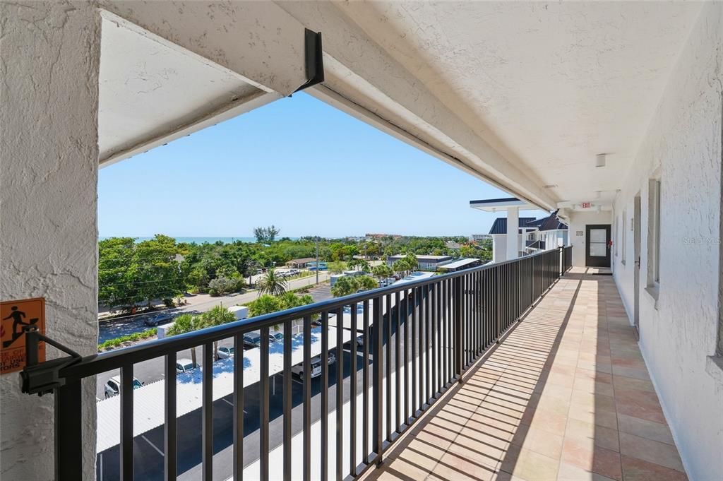 For Sale: $585,900 (2 beds, 2 baths, 1233 Square Feet)
