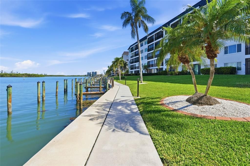 For Sale: $585,900 (2 beds, 2 baths, 1233 Square Feet)