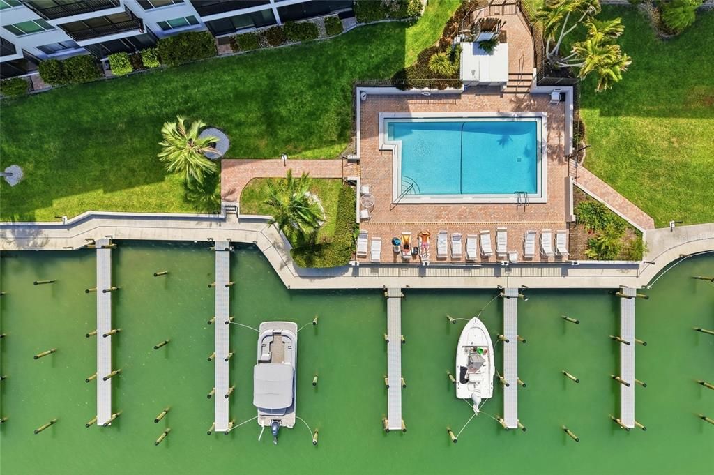 For Sale: $585,900 (2 beds, 2 baths, 1233 Square Feet)