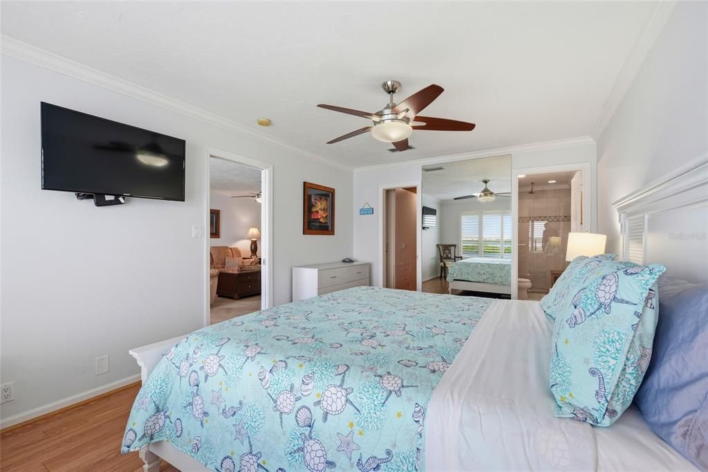 For Sale: $585,900 (2 beds, 2 baths, 1233 Square Feet)