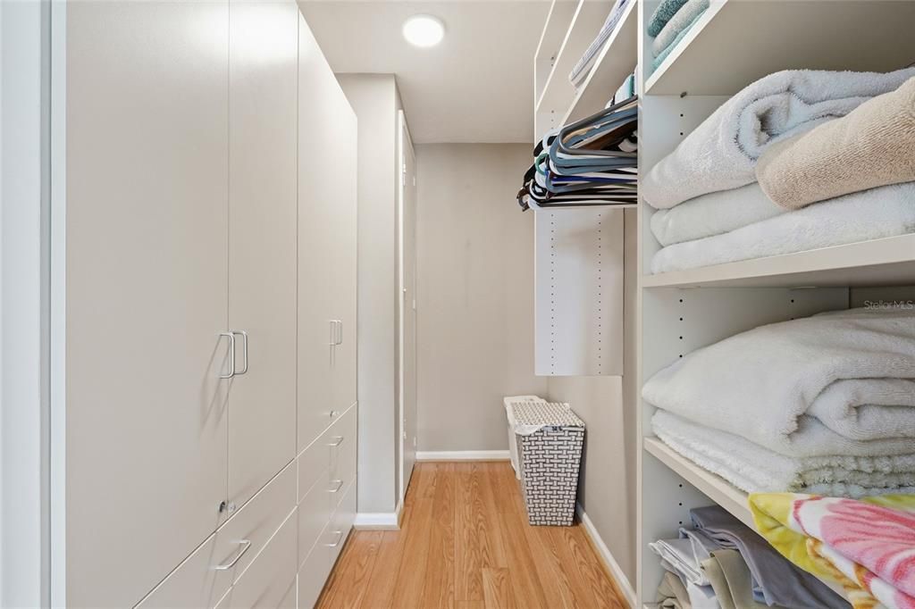 For Sale: $585,900 (2 beds, 2 baths, 1233 Square Feet)