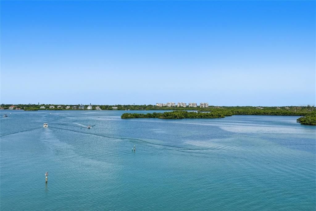 For Sale: $585,900 (2 beds, 2 baths, 1233 Square Feet)