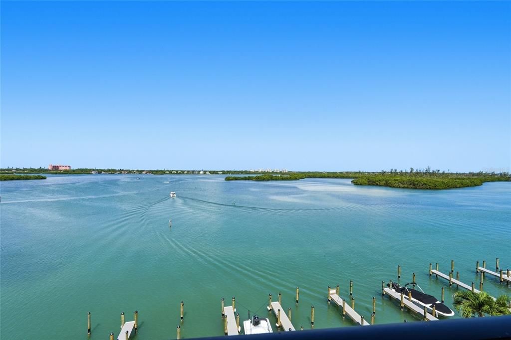 For Sale: $585,900 (2 beds, 2 baths, 1233 Square Feet)