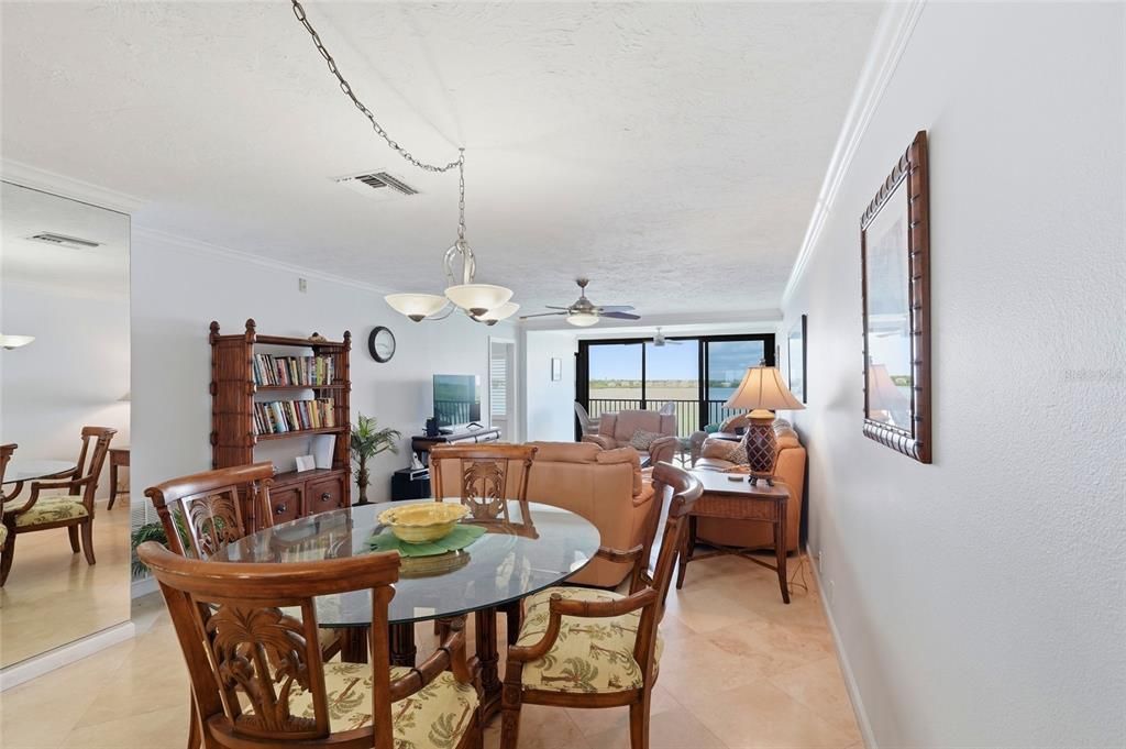For Sale: $585,900 (2 beds, 2 baths, 1233 Square Feet)