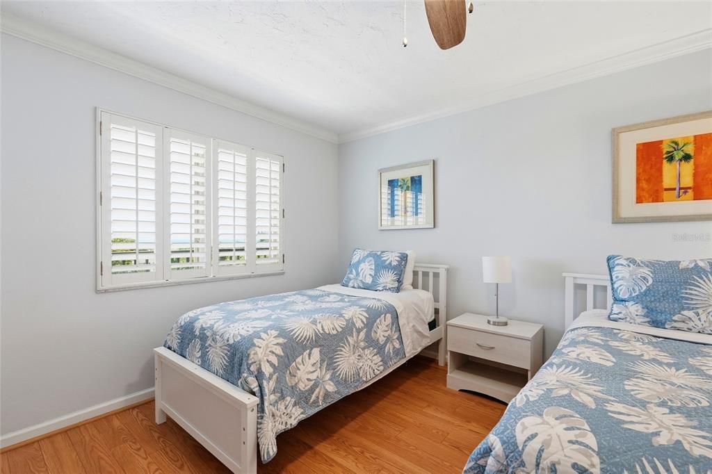 For Sale: $585,900 (2 beds, 2 baths, 1233 Square Feet)