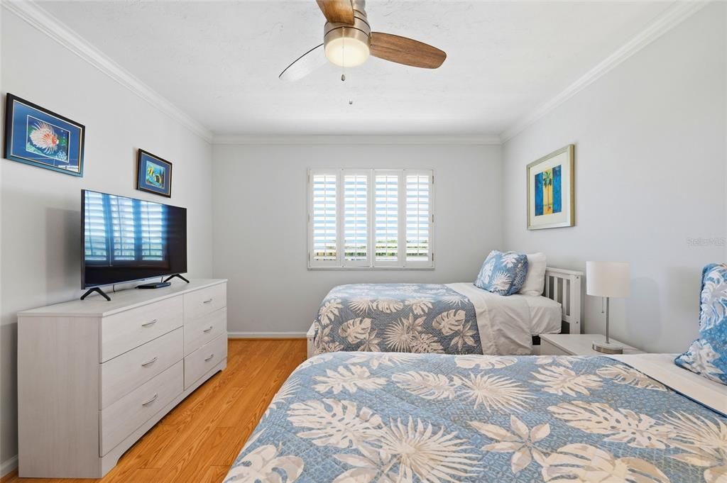 For Sale: $585,900 (2 beds, 2 baths, 1233 Square Feet)