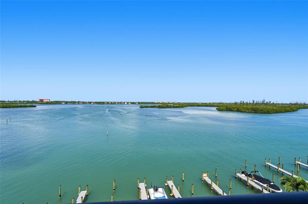 For Sale: $585,900 (2 beds, 2 baths, 1233 Square Feet)