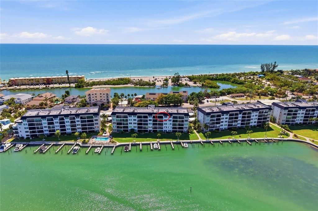 For Sale: $585,900 (2 beds, 2 baths, 1233 Square Feet)