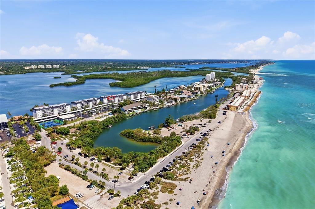 For Sale: $585,900 (2 beds, 2 baths, 1233 Square Feet)