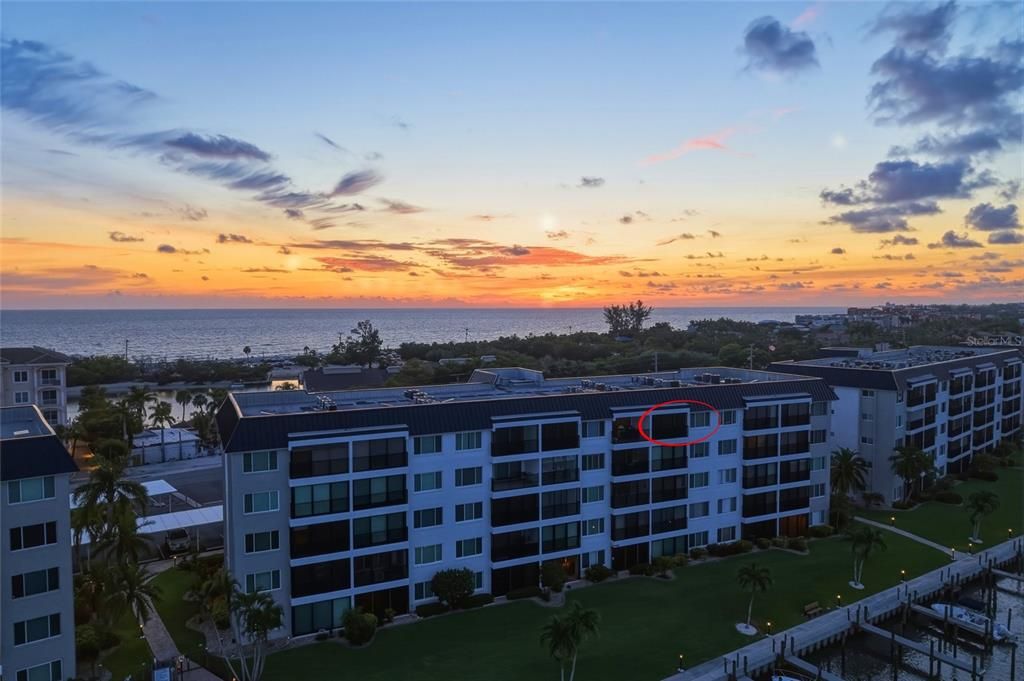 For Sale: $585,900 (2 beds, 2 baths, 1233 Square Feet)