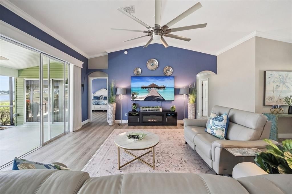 For Sale: $424,900 (2 beds, 2 baths, 1880 Square Feet)