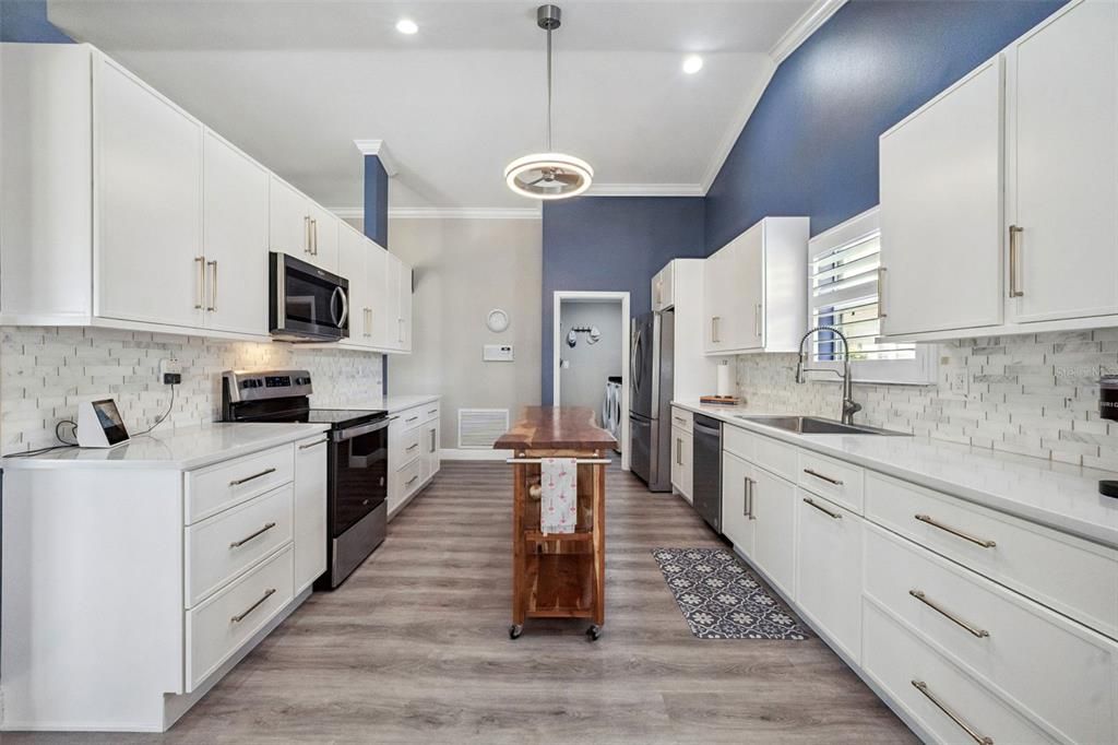 For Sale: $424,900 (2 beds, 2 baths, 1880 Square Feet)