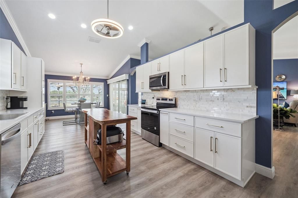 For Sale: $424,900 (2 beds, 2 baths, 1880 Square Feet)