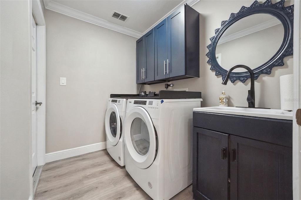 For Sale: $424,900 (2 beds, 2 baths, 1880 Square Feet)