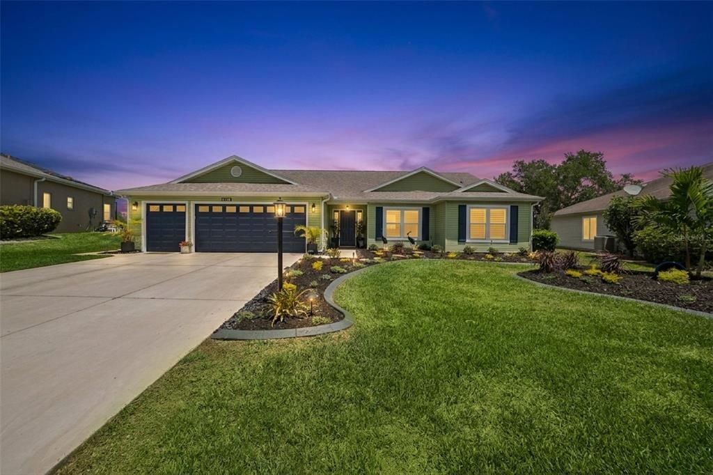 For Sale: $424,900 (2 beds, 2 baths, 1880 Square Feet)
