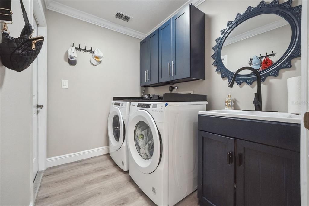 For Sale: $424,900 (2 beds, 2 baths, 1880 Square Feet)