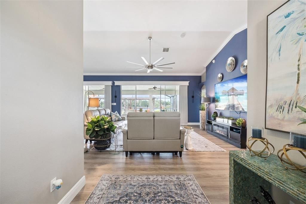 For Sale: $424,900 (2 beds, 2 baths, 1880 Square Feet)