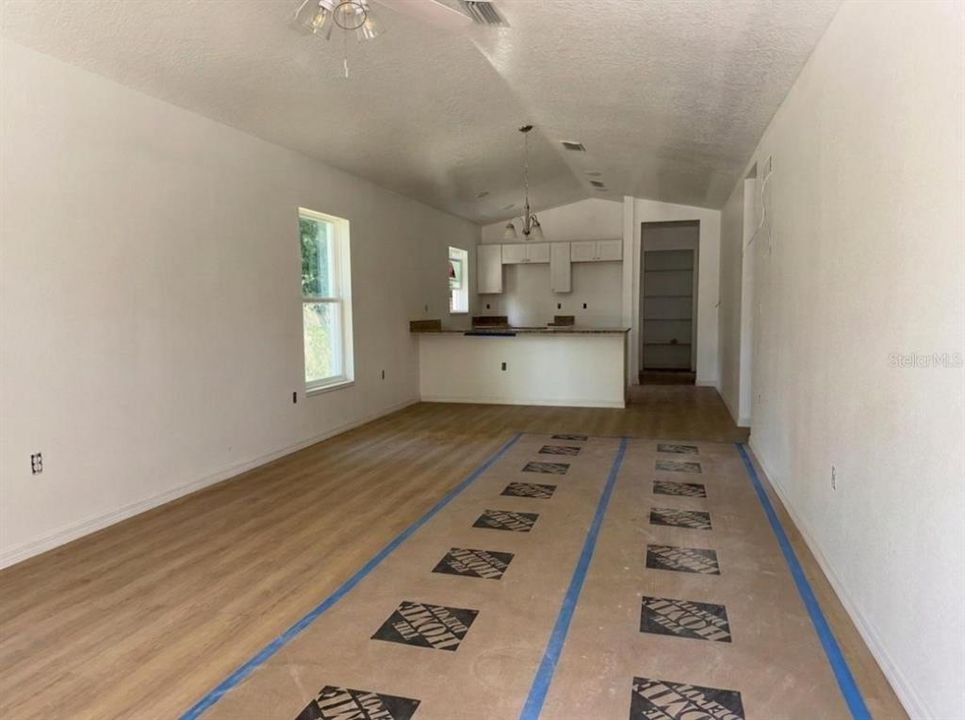 For Sale: $205,000 (3 beds, 2 baths, 1280 Square Feet)