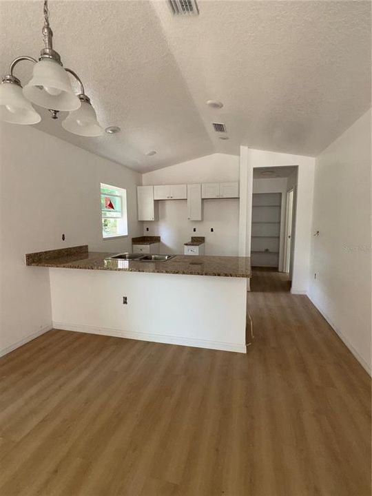 For Sale: $205,000 (3 beds, 2 baths, 1280 Square Feet)