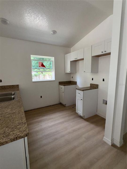 For Sale: $205,000 (3 beds, 2 baths, 1280 Square Feet)