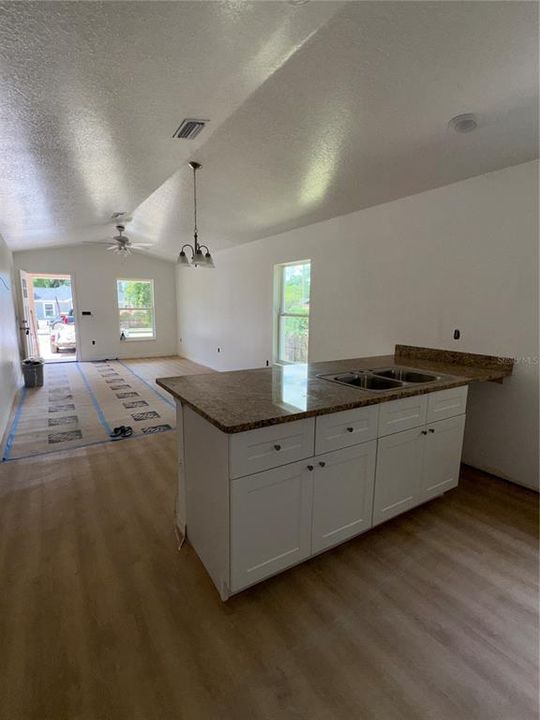 For Sale: $205,000 (3 beds, 2 baths, 1280 Square Feet)
