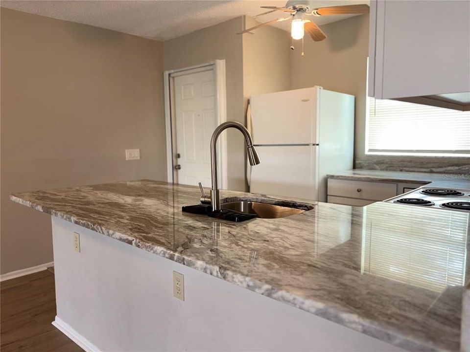 Active With Contract: $110,000 (2 beds, 2 baths, 884 Square Feet)