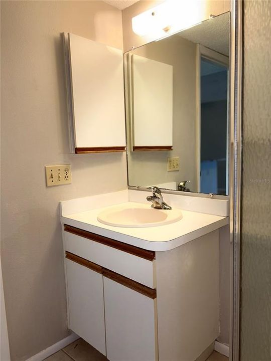 Active With Contract: $110,000 (2 beds, 2 baths, 884 Square Feet)