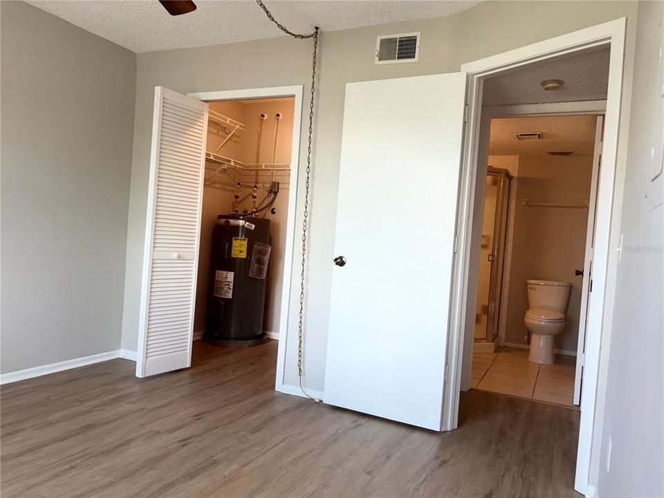 Active With Contract: $110,000 (2 beds, 2 baths, 884 Square Feet)
